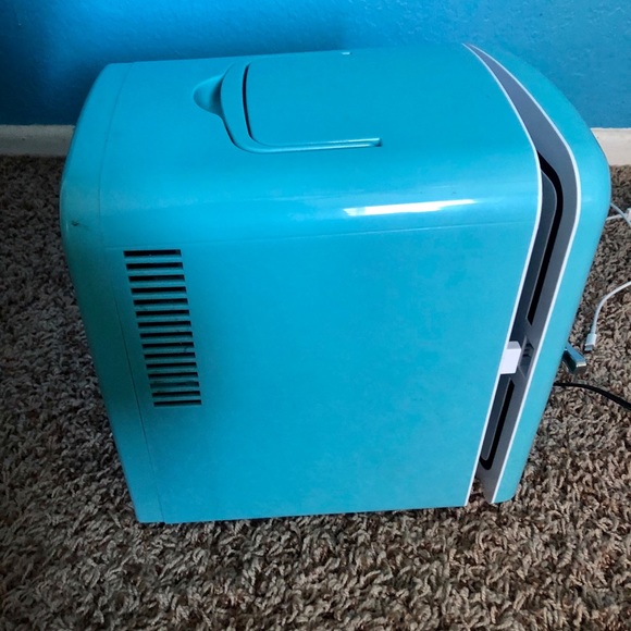 Mini Fridge - Picture 3 of 4